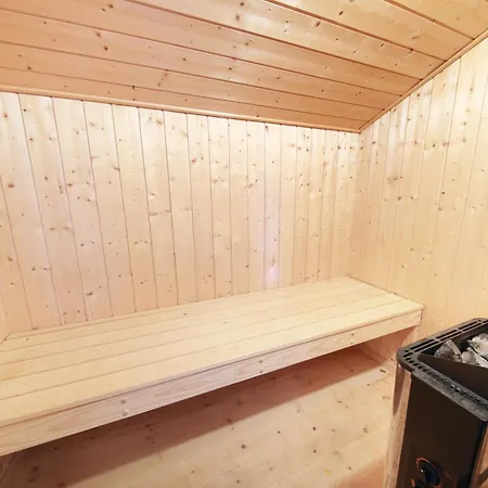 Amazing In Rudkobing With 3 Bedrooms, Sauna And Wifi Spodsbjerg